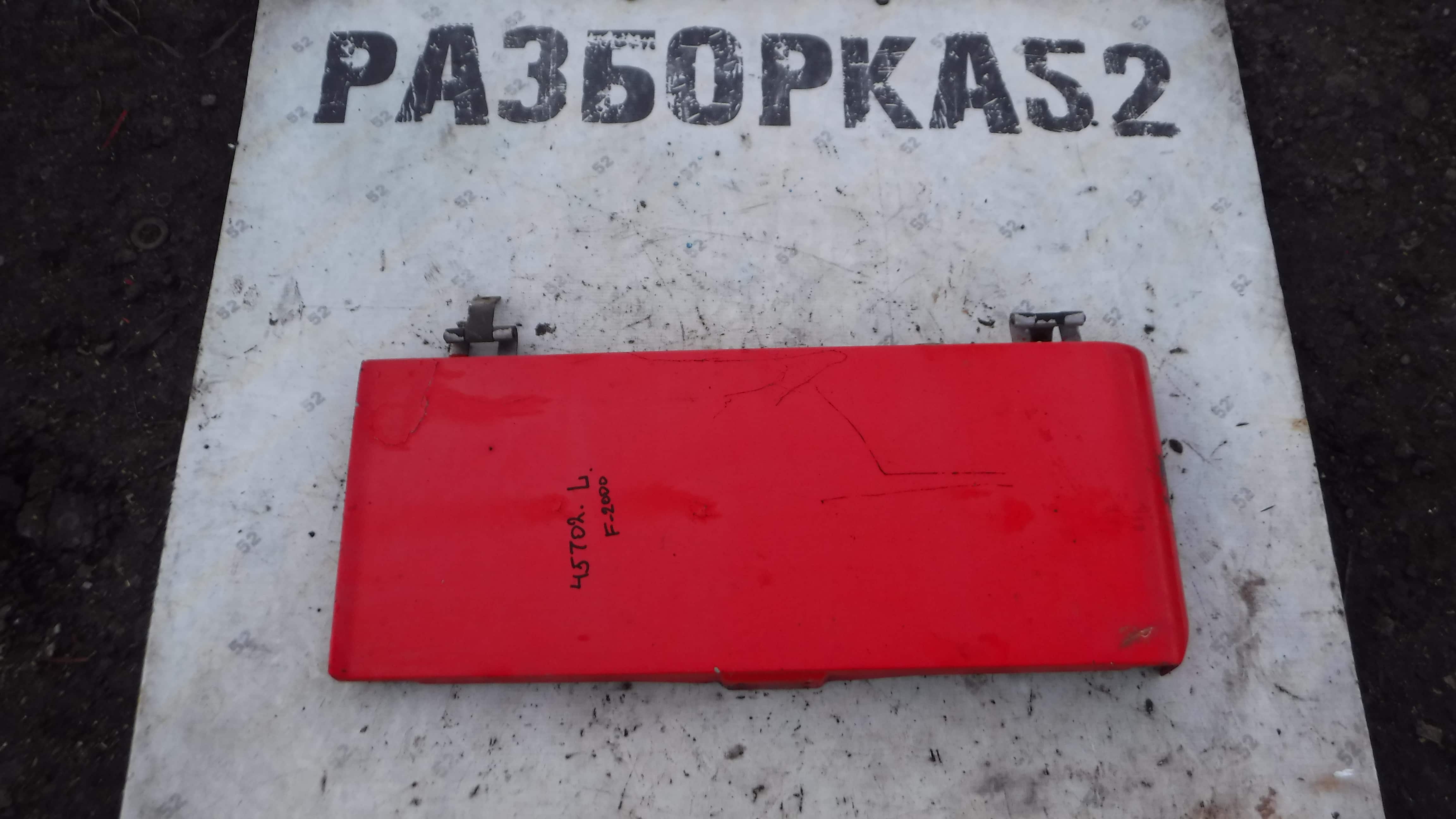 Крышка, дверца левая бардачка  Ман Man F2000 81669120033 Крышка инструментального ящика